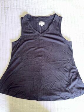 Cupio Black V-Neck Sleeveless Tee